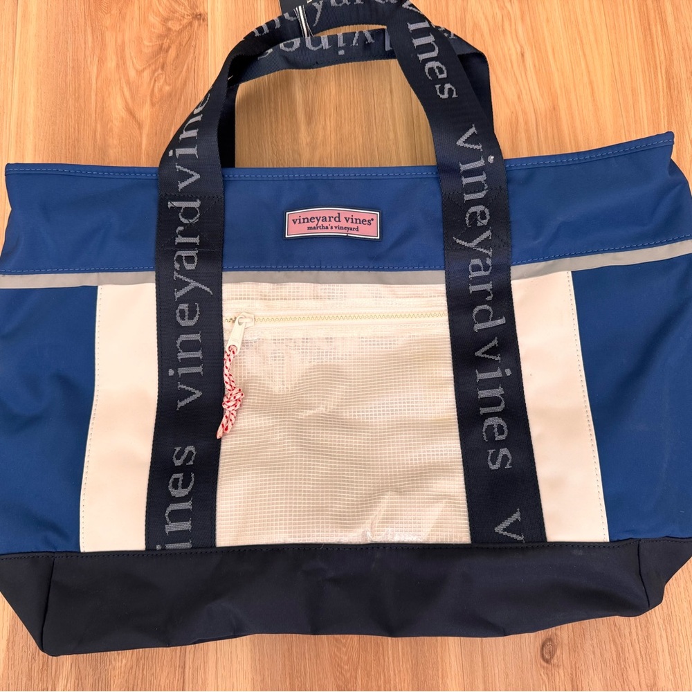 Vineyard Vines Navy and Cream Carryall